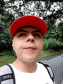 Snapshot of NoahLux chatting on 10.28.25 NoahLux online show from 10.28.25