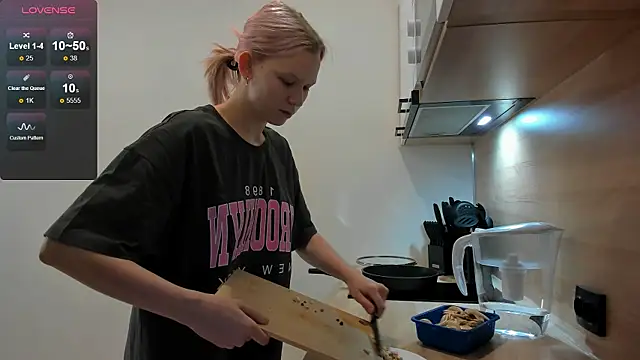 Snapshot of _Gentle_Angel_Melissa_ chatting on 10.10.25 Gentle Angel Melissa online show from 10.10.25