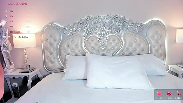 Snapshot of Sara_Kartierr chatting on 10.21.25 Sara Kartierr online show from 10.21.25