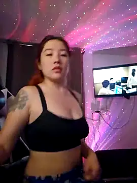 Snapshot of lunnaa_ chatting on 10.07.25 lunnaa online show from 10.07.25