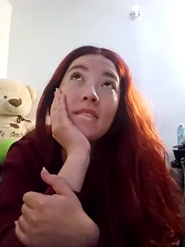 Snapshot of lunnaa_ chatting on 10.21.25 lunnaa online show from 10.21.25