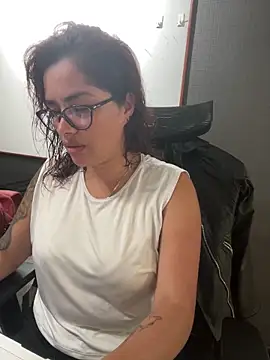 Camila Garcia  online show from 09.27.25