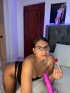 Snapshot of ema_zoe chatting on 09.24.25 ema zoe online show from 09.24.25