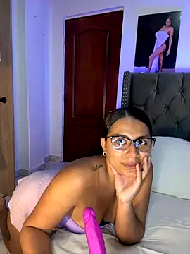 Snapshot of ema_zoe chatting on 09.25.25 ema zoe online show from 09.25.25