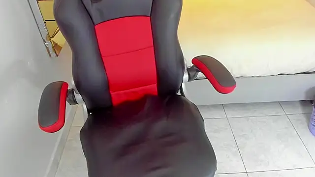 Snapshot of ALISSON_BARKER chatting on 10.22.25 ALISSON BARKER online show from 10.22.25