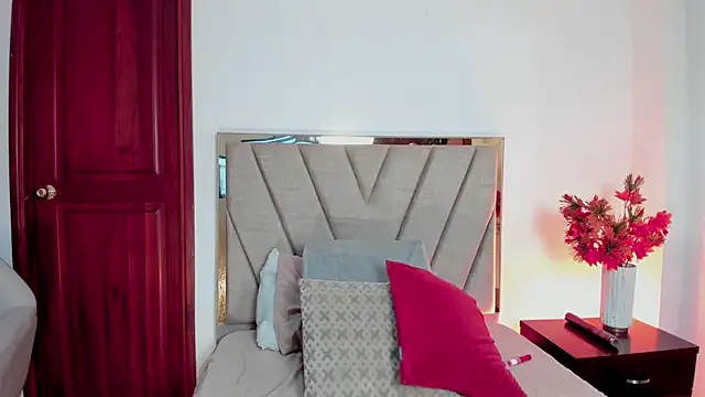 SerenaAveline online show from 10.12.25