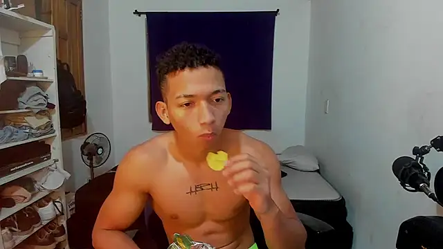 Snapshot of JuanchiT66 chatting on 10.25.25 JuanchiT66 online show from 10.25.25