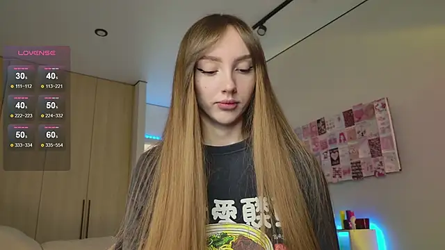 Snapshot of Lunainnk chatting on 09.16.25 Lunainnk online show from 09.16.25