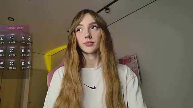 Snapshot of Lunainnk chatting on 10.11.25 Lunainnk online show from 10.11.25