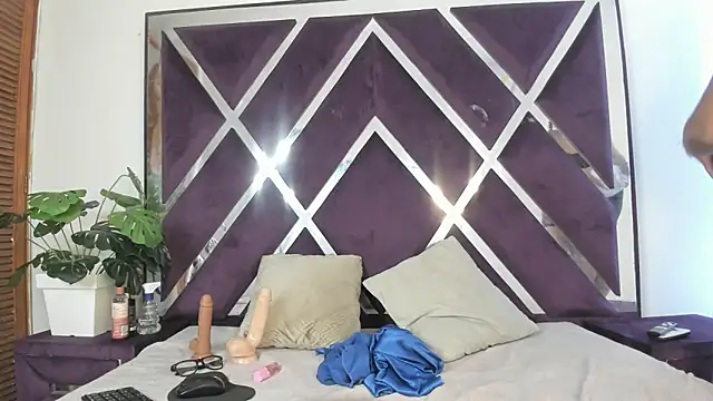 luzenaasm online show from 10.14.25