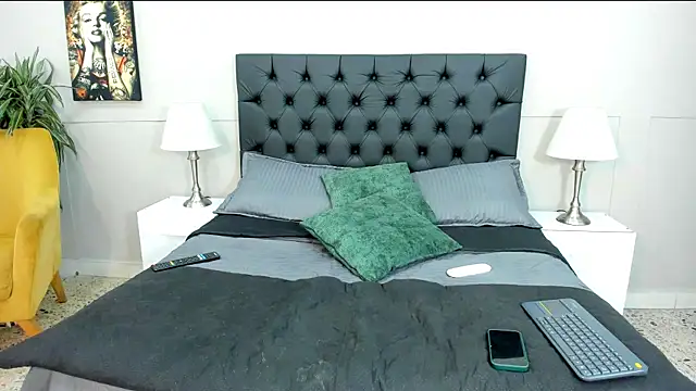 Snapshot of stephane_rouss chatting on 10.23.25 stephane rouss online show from 10.23.25