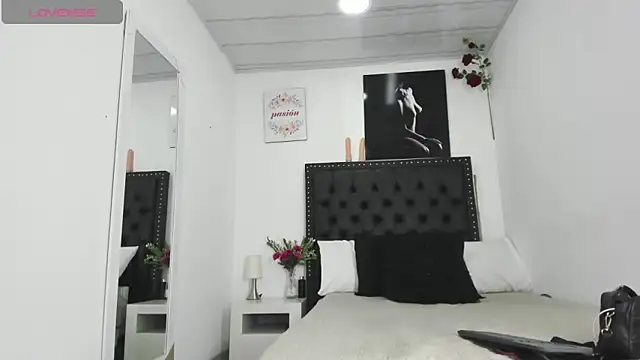 Snapshot of ScarlettVell chatting on 09.26.25 ScarlettVell online show from 09.26.25