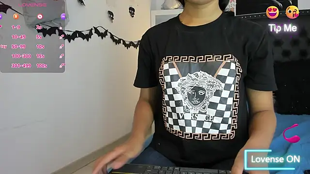 Snapshot of ScarlettVell chatting on 10.10.25 ScarlettVell online show from 10.10.25