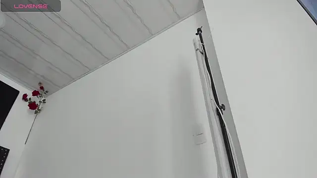 Snapshot of ScarlettVell chatting on 10.15.25 ScarlettVell online show from 10.15.25