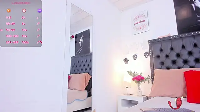 Snapshot of ScarlettVell chatting on 10.25.25 ScarlettVell online show from 10.25.25