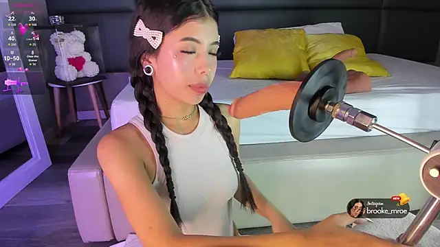 Snapshot of Brooke_monroe chatting on 10.16.25 Brooke monroe online show from 10.16.25