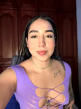 Snapshot of KaditaNavarro chatting on 10.01.25 KaditaNavarro online show from 10.01.25