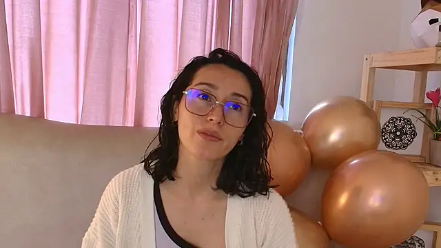 Snapshot of Ginevra_esposito chatting on 04.21.26 Ginevra esposito online show from 04.21.26