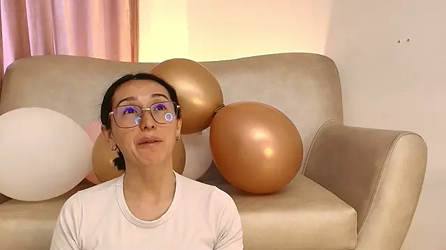 Snapshot of Ginevra_esposito chatting on 04.30.26 Ginevra esposito online show from 04.30.26