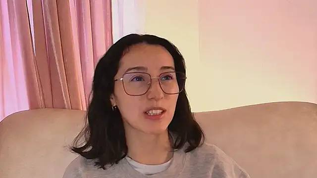 Snapshot of Ginevra_esposito chatting on 05.15.26 Ginevra esposito online show from 05.15.26