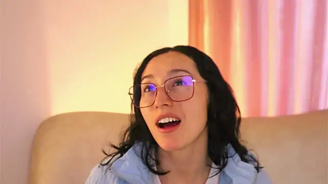 Snapshot of Ginevra_esposito chatting on 05.19.26 Ginevra esposito online show from 05.19.26