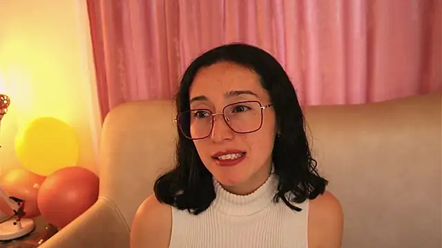 Snapshot of Ginevra_esposito chatting on 05.27.26 Ginevra esposito online show from 05.27.26