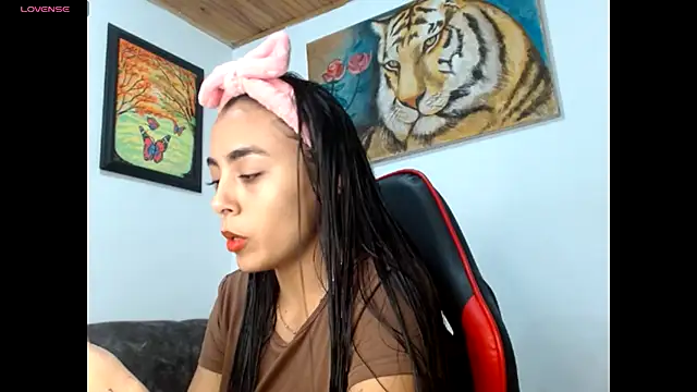 Wild RoomXxX online show from 10.31.25