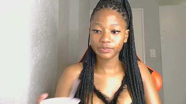 Snapshot of Ballenciaa chatting on 10.18.25 Ballenciaa online show from 10.18.25