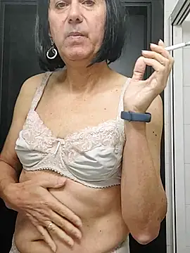 Snapshot of Emily_de_Carla chatting on 11.28.25 Emily de Carla online show from 11.28.25