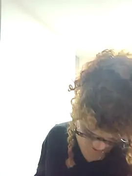 Snapshot of Vikyvoyeur chatting on 09.23.25 Vikyvoyeur online show from 09.23.25