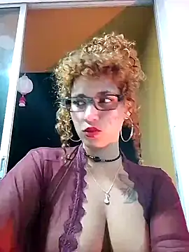 Snapshot of Vikyvoyeur chatting on 09.25.25 Vikyvoyeur online show from 09.25.25