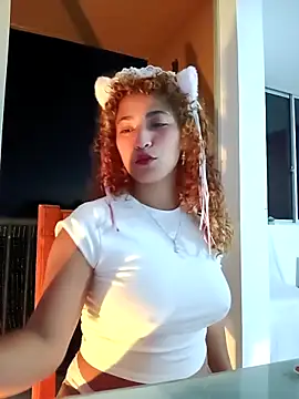 Snapshot of Vikyvoyeur chatting on 09.28.25 Vikyvoyeur online show from 09.28.25