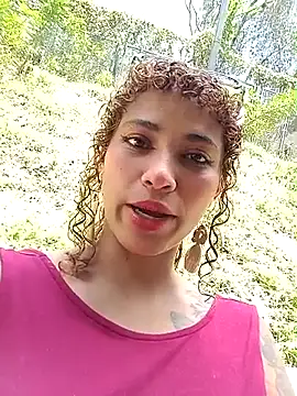 Snapshot of Vikyvoyeur chatting on 10.02.25 Vikyvoyeur online show from 10.02.25