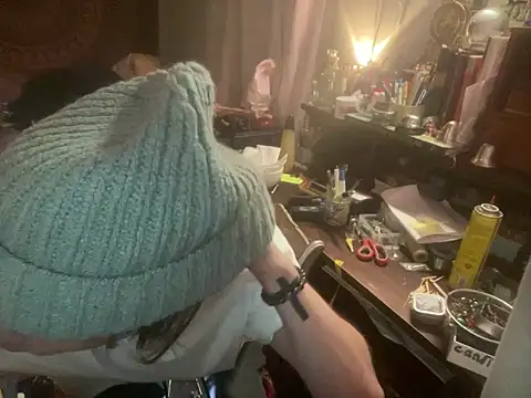 Snapshot of XanderOzzz chatting on 10.03.25 XanderOzzz online show from 10.03.25