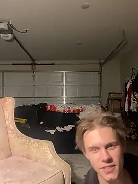 Snapshot of XanderOzzz chatting on 10.30.25 XanderOzzz online show from 10.30.25