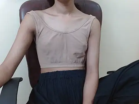 smallcuute online show from 10.02.25