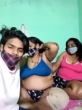 LoveOnStream online show from 11.05.25