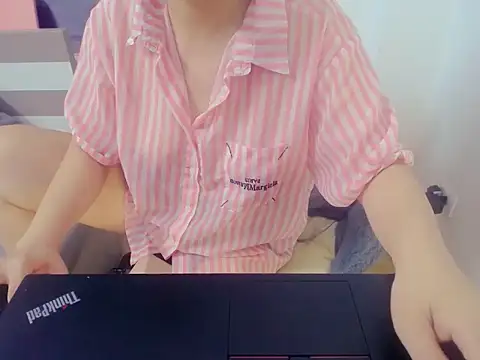 Snapshot of Lamoon_2k chatting on 10.03.25 Lamoon 2k online show from 10.03.25