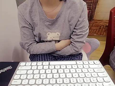 Snapshot of Lamoon_2k chatting on 10.30.25 Lamoon 2k online show from 10.30.25