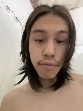 Snapshot of heytherepeoples717 chatting on 10.28.25 heytherepeoples717 online show from 10.28.25