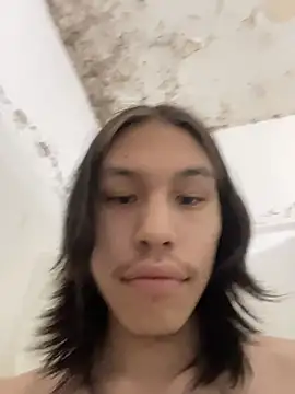 Snapshot of heytherepeoples717 chatting on 10.29.25 heytherepeoples717 online show from 10.29.25