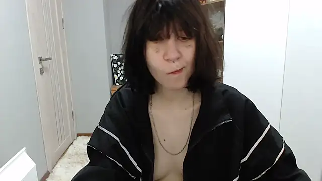 Snapshot of TinaQuiin chatting on 10.22.25 TinaQuiin online show from 10.22.25