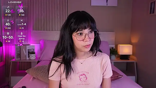Snapshot of aprilqueenie chatting on 05.18.26 aprilqueenie online show from 05.18.26