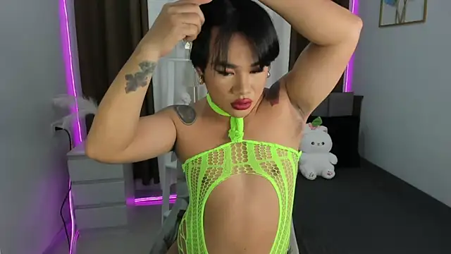 Malia Nicole online show from 09.22.25