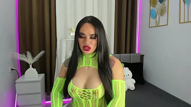 Malia Nicole online show from 09.23.25