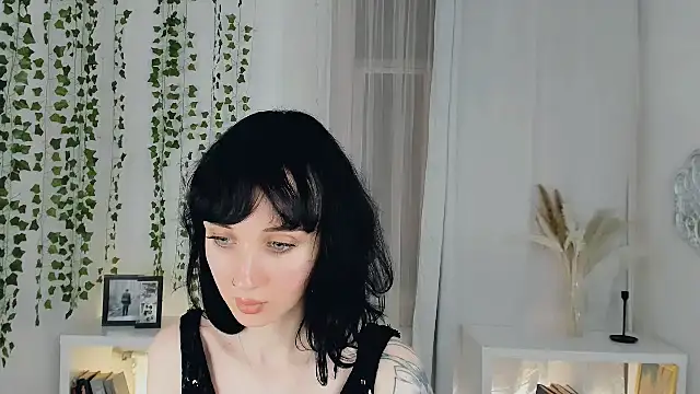 HollyVex online show from 11.23.25