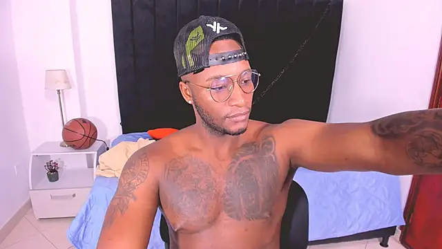 Snapshot of chrstian_lewis1 chatting on 10.10.25 chrstian lewis1 online show from 10.10.25