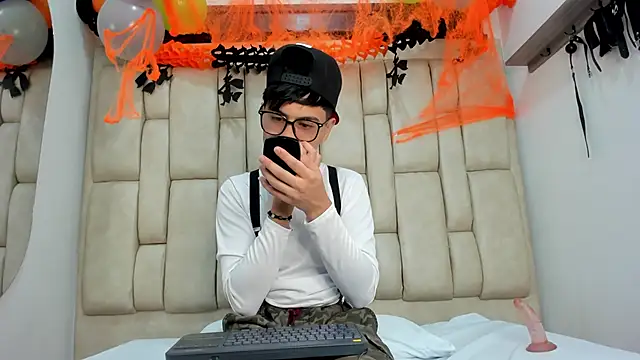 Felipe Cold online show from 10.25.25