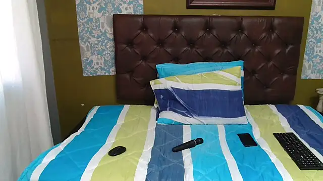 ExoticCandyx online show from 10.17.25