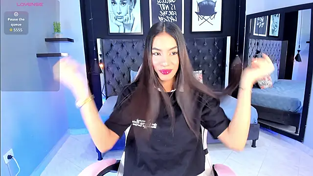 kitty collins  online show from 10.05.25